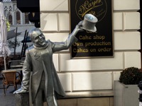 Schöne Náci statue